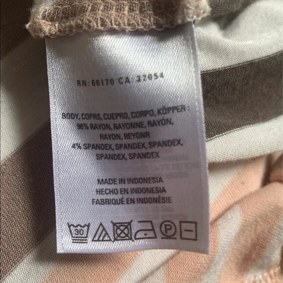 Little Yellow Button Anthropologie - Picture 10 of 11